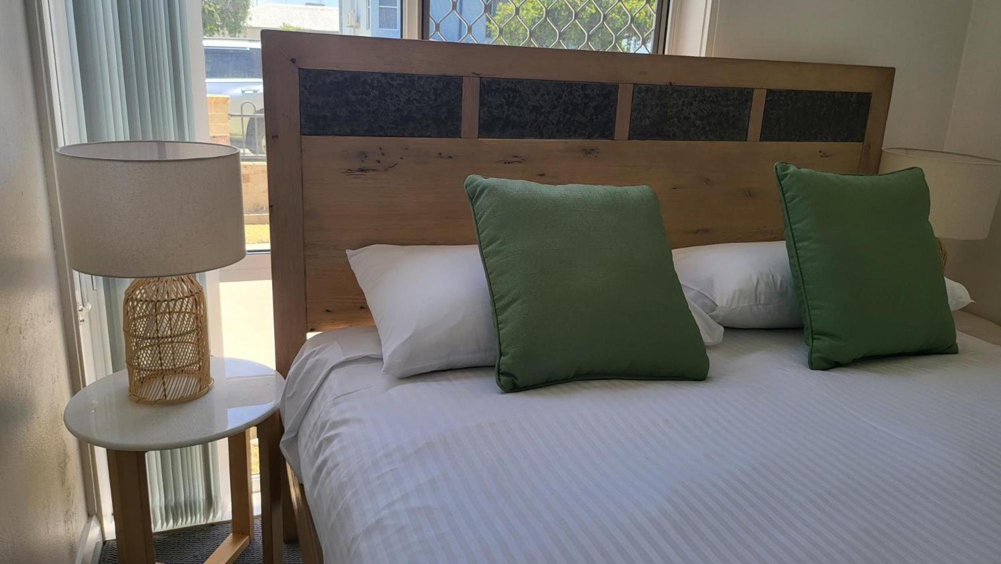 Husky 19 Beautifully Appointed Apartments - Great Location - In The Heart Of Husky Huskisson Exterior photo